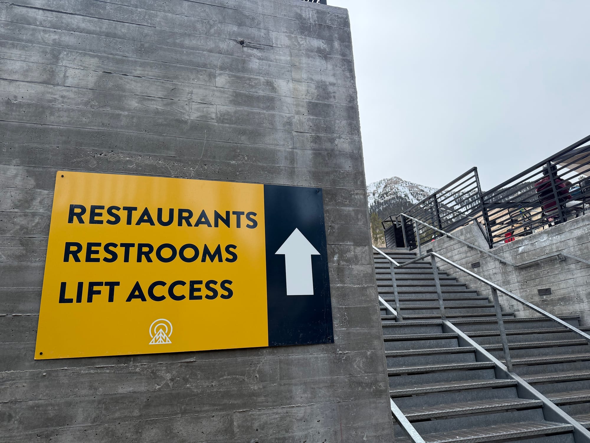 outdoor directional wayfinding sign Outdoor wayfinding sign pointing to restaurants, restrooms and lift access